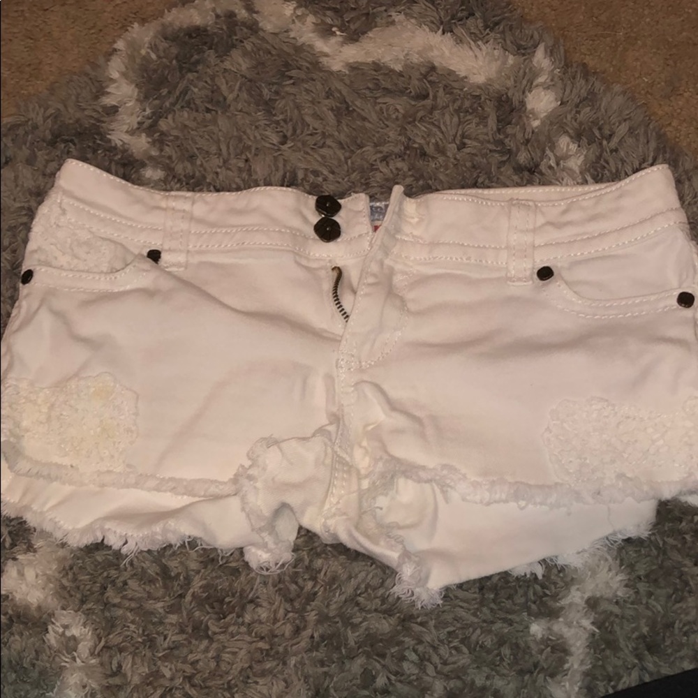 White shorts with flowers embroidery